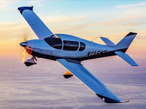 An airplane is flying on sky.