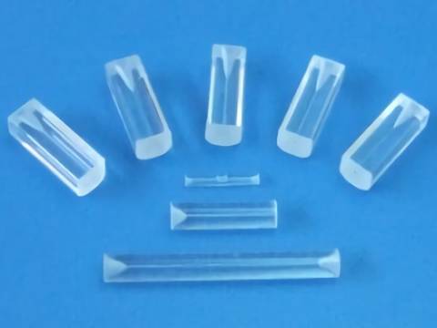 Eight square micro capillary tubes indifferent sizes with a cavity inserted in each on a blue background.